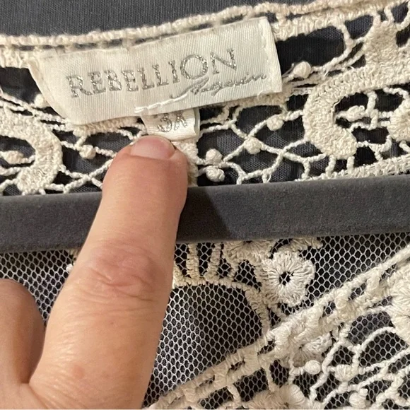Rebellion Cream Lace Tunic Top - Picture 3 of 8